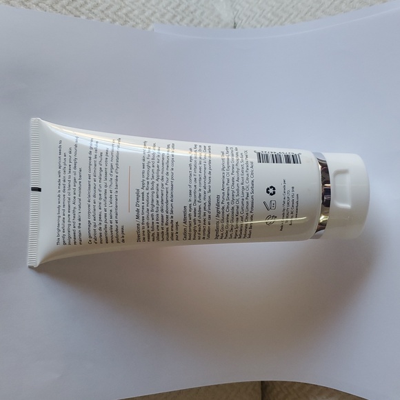 Scentuals Brightening Body Scrub With Vitamin C & Hyaluronic Acid - Picture 4 of 9